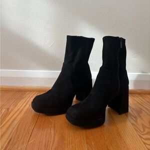 Kenneth Cole Black Suede Block Heel Boots size 8